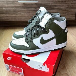 NIKE DUNK HIGH White / Cargo Khaki Green size 5Y / 6.5W